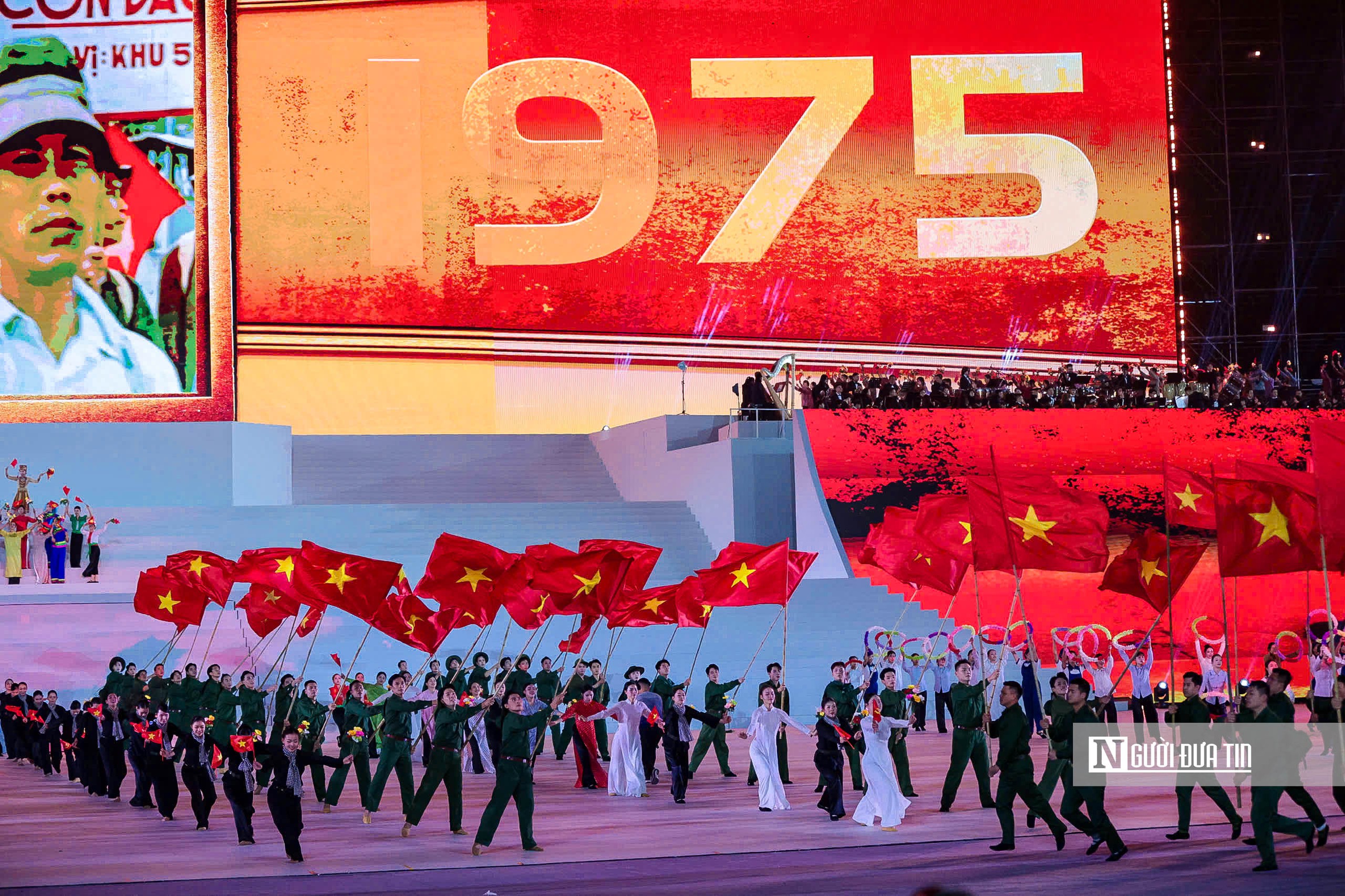 Ph&aacute;o hoa rực rỡ, nghệ thuật thăng hoa mừng th&agrave;nh c&ocirc;ng Đại hội Đảng XIV- Ảnh 15.