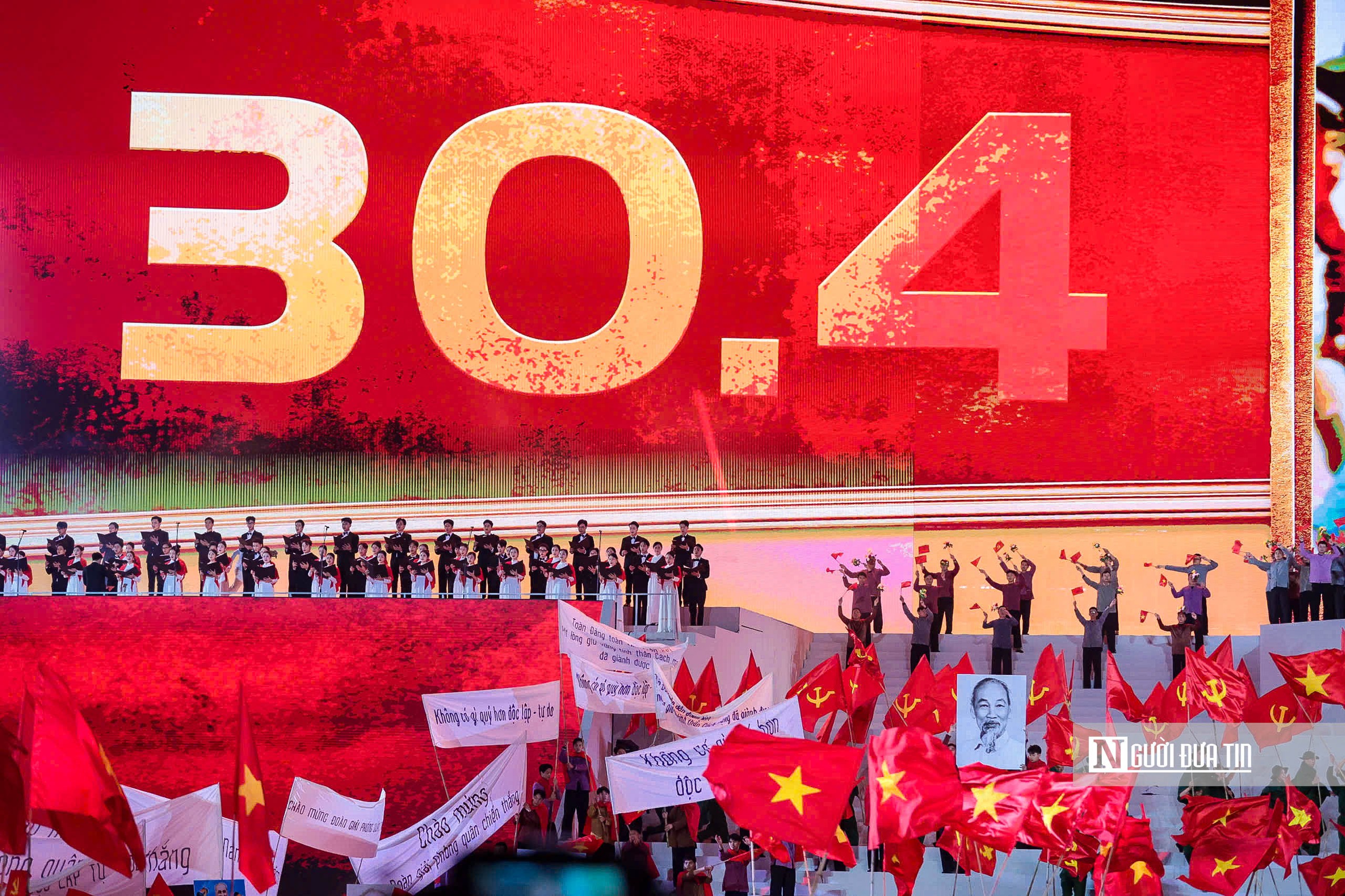 Ph&aacute;o hoa rực rỡ, nghệ thuật thăng hoa mừng th&agrave;nh c&ocirc;ng Đại hội Đảng XIV- Ảnh 14.