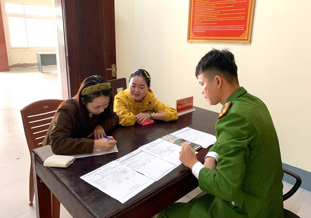 Tài khoản bất ngờ nhận được tiền tỷ, người phụ nữ làm ngay việc này - Ảnh 1.