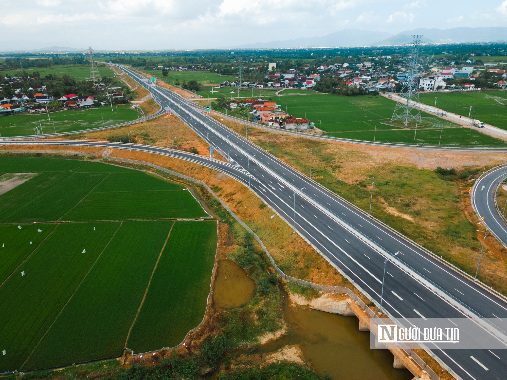 Cận cảnh tuyến cao tốc qua Gia Lai hơn 12.400 tỷ đồng, sẵn s&agrave;ng th&ocirc;ng xe dịp Tết- Ảnh 2.