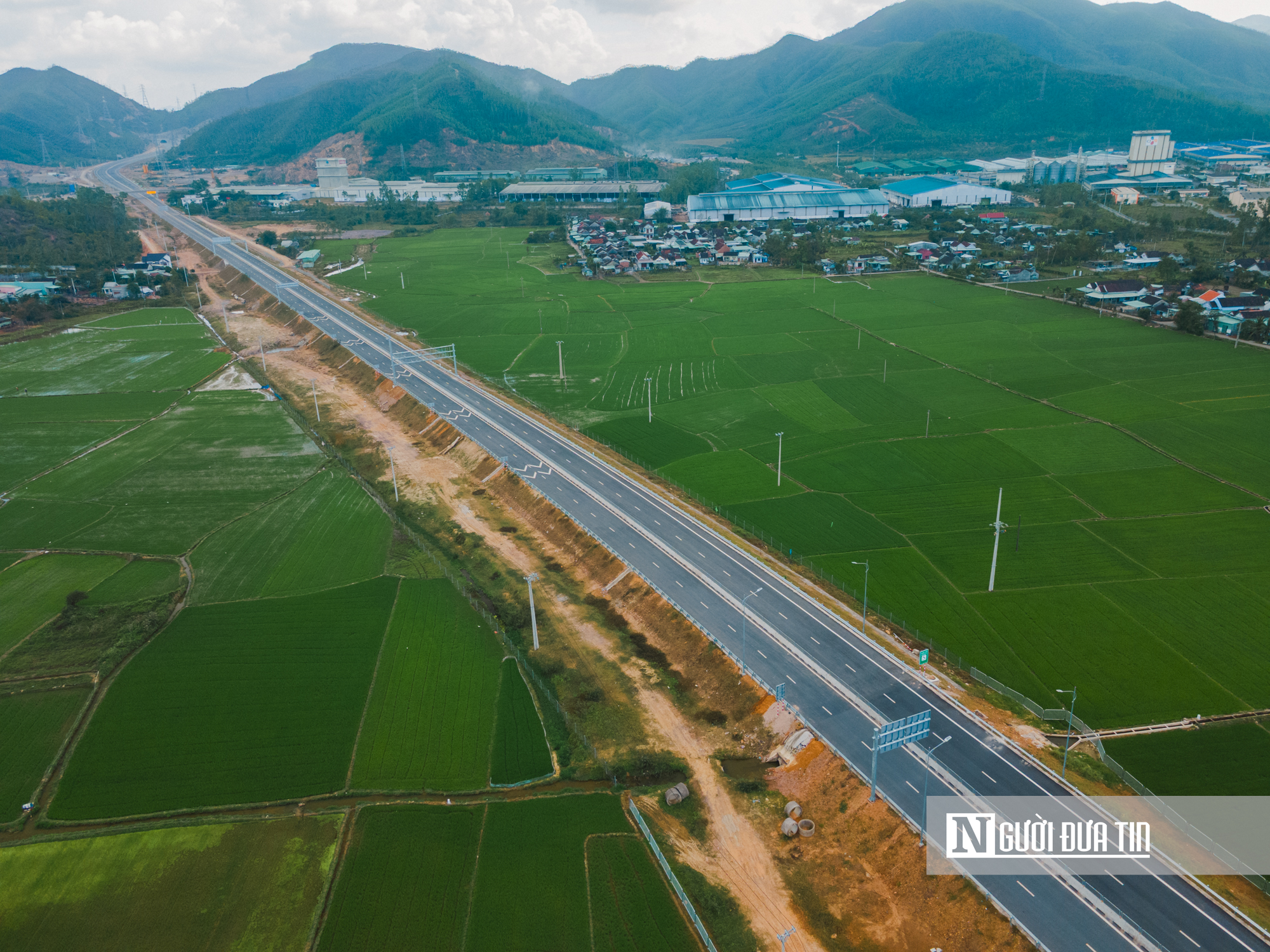 Cận cảnh tuyến cao tốc qua Gia Lai hơn 12.400 tỷ đồng, sẵn s&agrave;ng th&ocirc;ng xe dịp Tết- Ảnh 9.