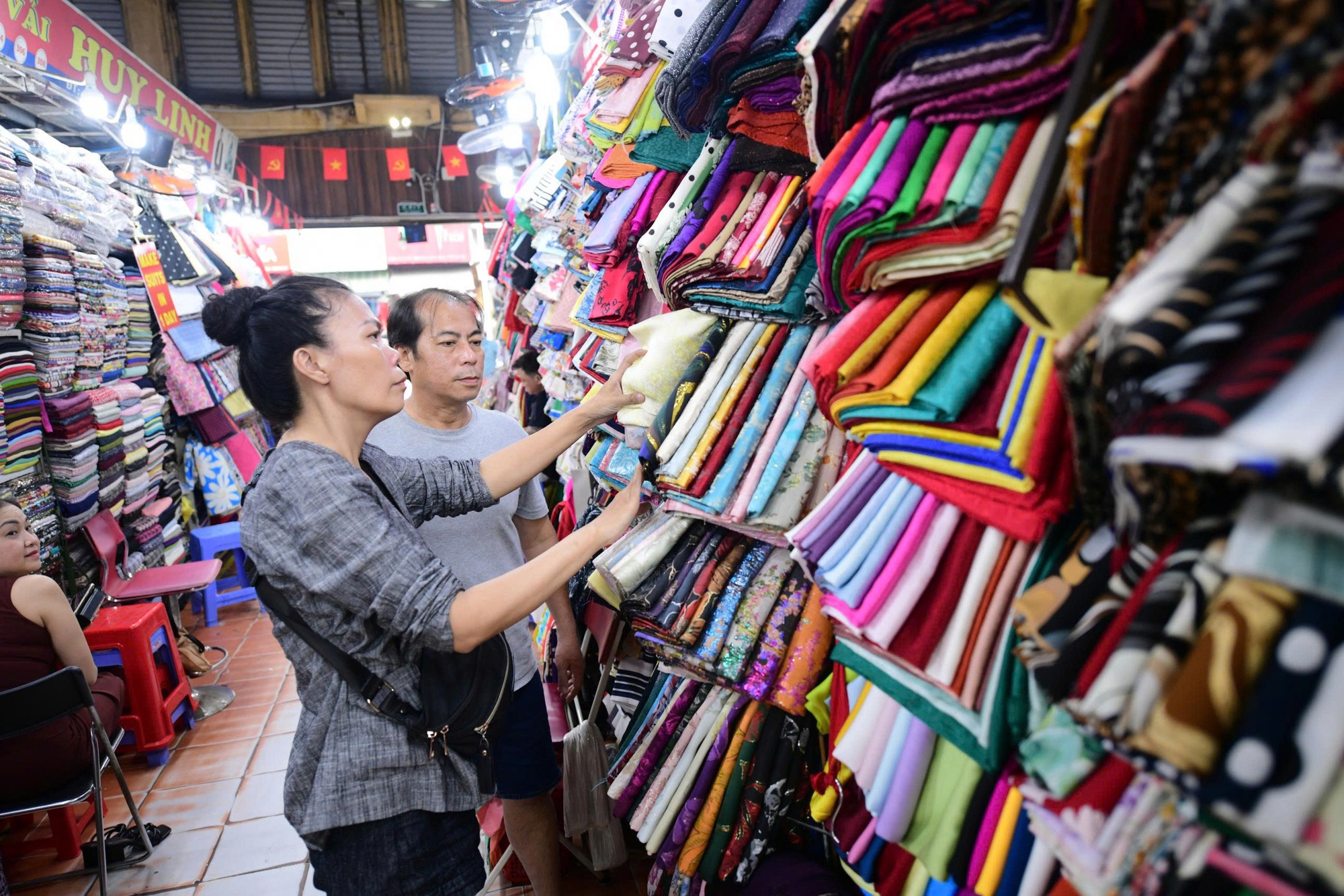 Chính thức bỏ lệ phí môn bài từ 2026: Hộ kinh doanh, doanh nghiệp sắp trút được một gánh nặng quen thuộc - Ảnh 1.