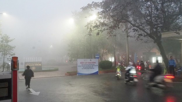 Không khí lạnh suy yếu, miền Bắc tăng nhiệt nhẹ vẫn rét, vùng núi cao đề phòng băng giá - Ảnh 1.