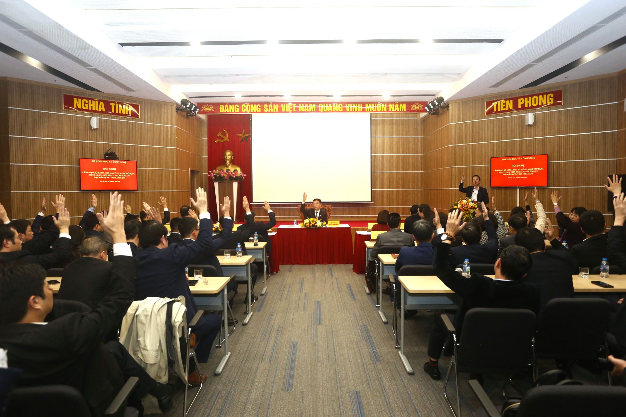 Giới thiệu Thứ trưởng Bộ Khoa học và Công nghệ Vũ Hải Quân ứng cử ĐBQH- Ảnh 1.