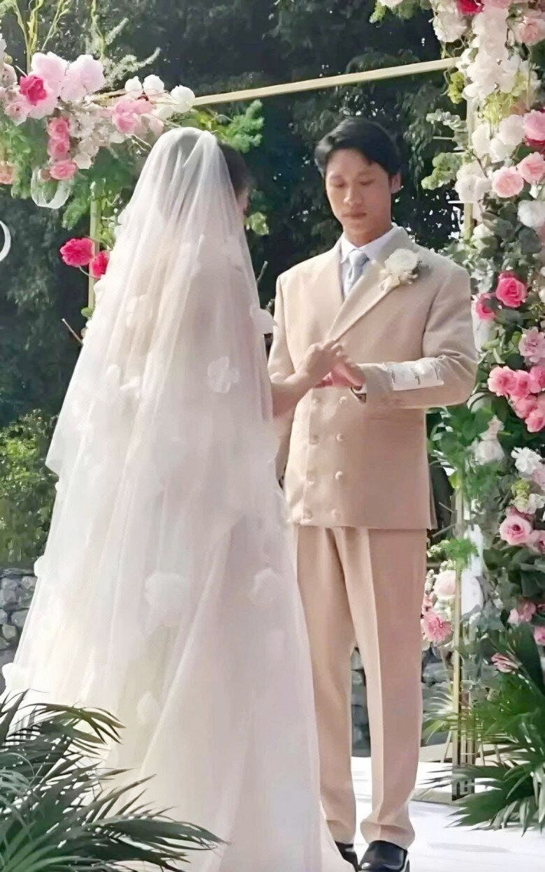 Mỹ nhân VTV thế hệ mới cùng lúc công khai 2 đám cưới - Ảnh 1.