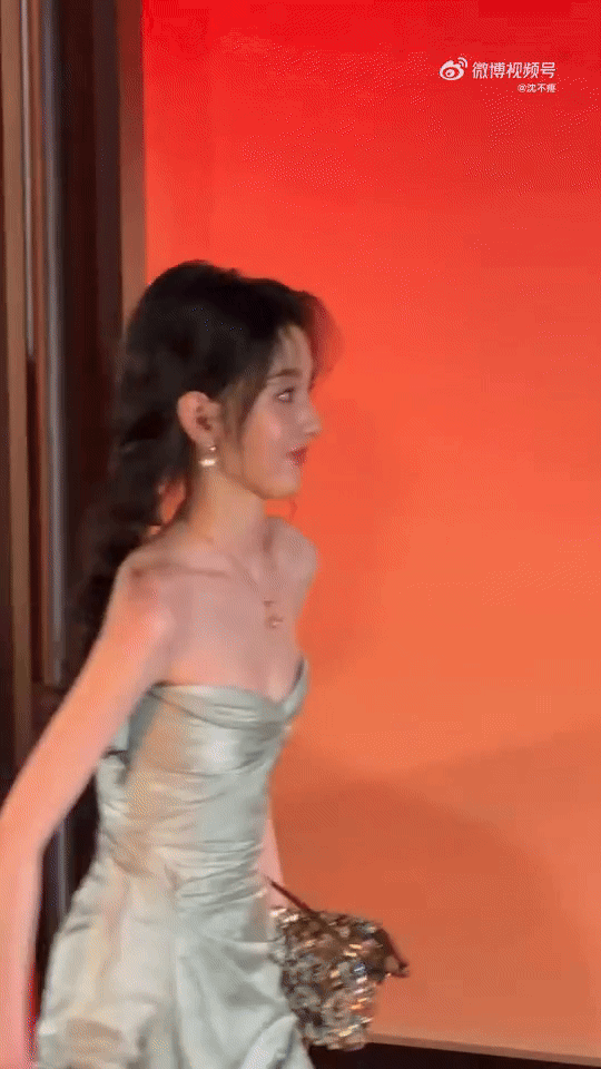 "Em gái quốc dân" - Tống Tổ Nhi xuất hiện với ngoại hình gây lo lắng - Ảnh 2.