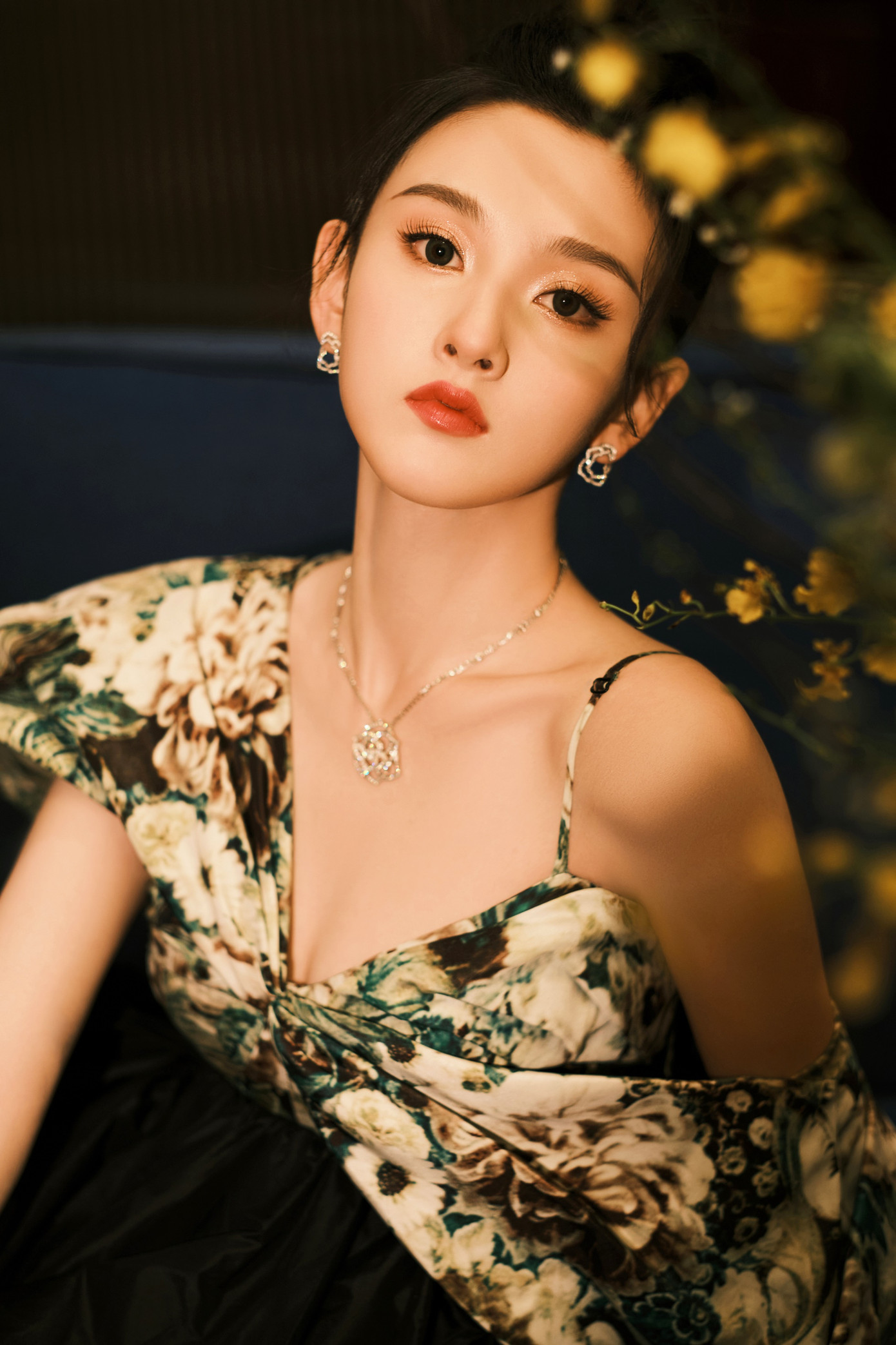 "Em gái quốc dân" - Tống Tổ Nhi xuất hiện với ngoại hình gây lo lắng - Ảnh 4.