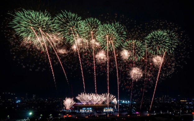 Kh&ocirc;ng cần đợi giao thừa, "vua ph&aacute;o hoa" Sun Group khiến Mỹ Đ&igrave;nh rực s&aacute;ng như lễ hội ph&aacute;o hoa thế giới- Ảnh 14.