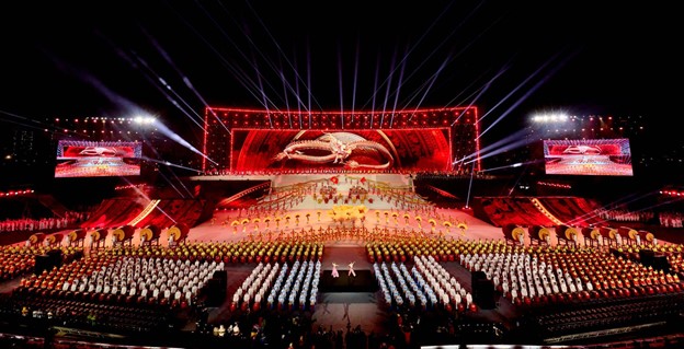 Kh&ocirc;ng cần đợi giao thừa, "vua ph&aacute;o hoa" Sun Group khiến Mỹ Đ&igrave;nh rực s&aacute;ng như lễ hội ph&aacute;o hoa thế giới- Ảnh 3.