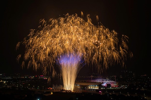 Kh&ocirc;ng cần đợi giao thừa, "vua ph&aacute;o hoa" Sun Group khiến Mỹ Đ&igrave;nh rực s&aacute;ng như lễ hội ph&aacute;o hoa thế giới- Ảnh 9.