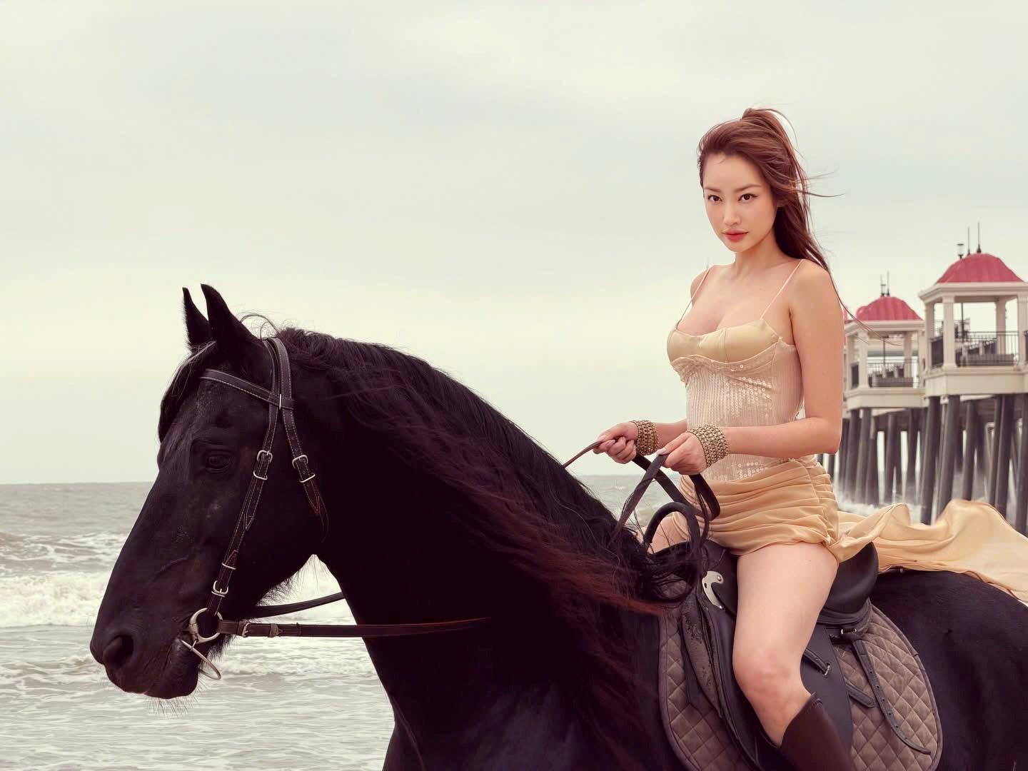 Cuộc sống của mỹ nhân Việt đầu tiên lọt top 100 gương mặt đẹp nhất thế giới ở tuổi 39- Ảnh 1.