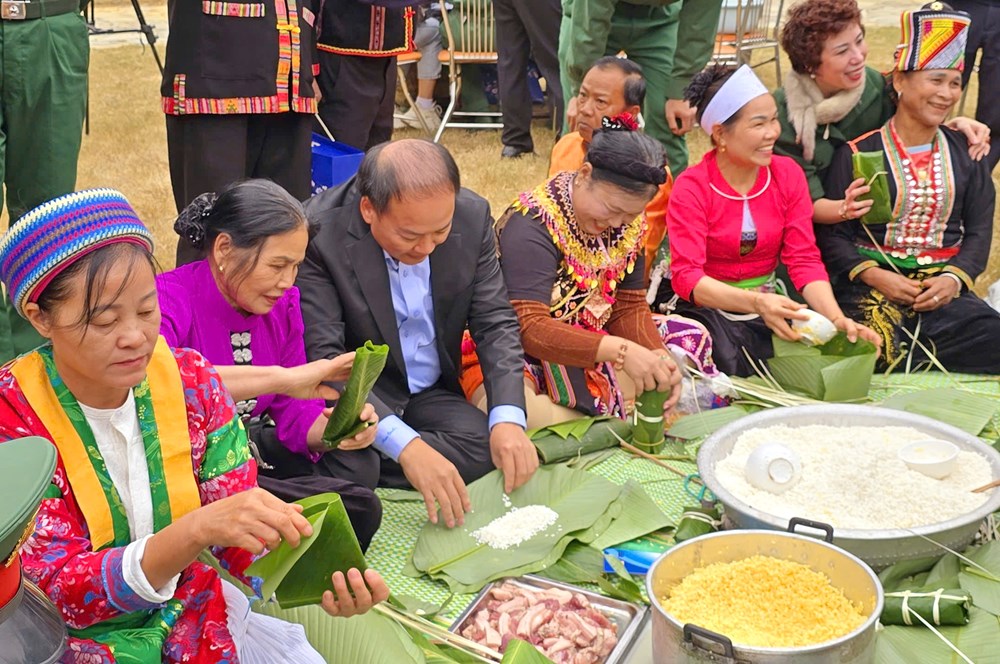 Tổ chức chương trình “Bánh chưng xanh - Tết vì người nghèo” năm 2026 tại Làng Văn hóa - Du lịch các dân tộc Việt Nam- Ảnh 1.