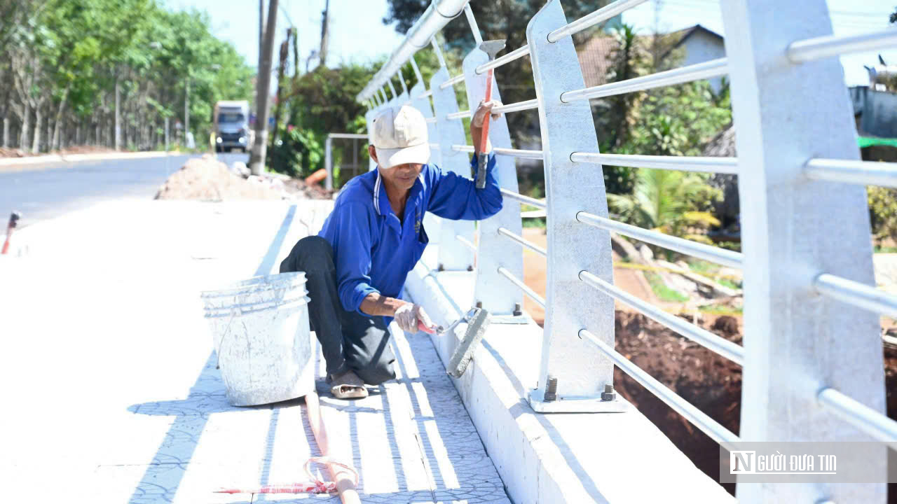 Chạy đua từng m&eacute;t tr&ecirc;n c&ocirc;ng trường đường V&agrave;nh đai 1 Long Kh&aacute;nh để kịp ng&agrave;y th&ocirc;ng xe- Ảnh 5.