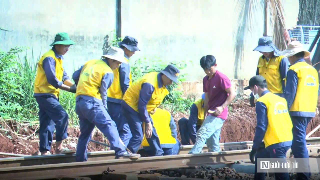 Chạy đua từng m&eacute;t tr&ecirc;n c&ocirc;ng trường đường V&agrave;nh đai 1 Long Kh&aacute;nh để kịp ng&agrave;y th&ocirc;ng xe- Ảnh 7.