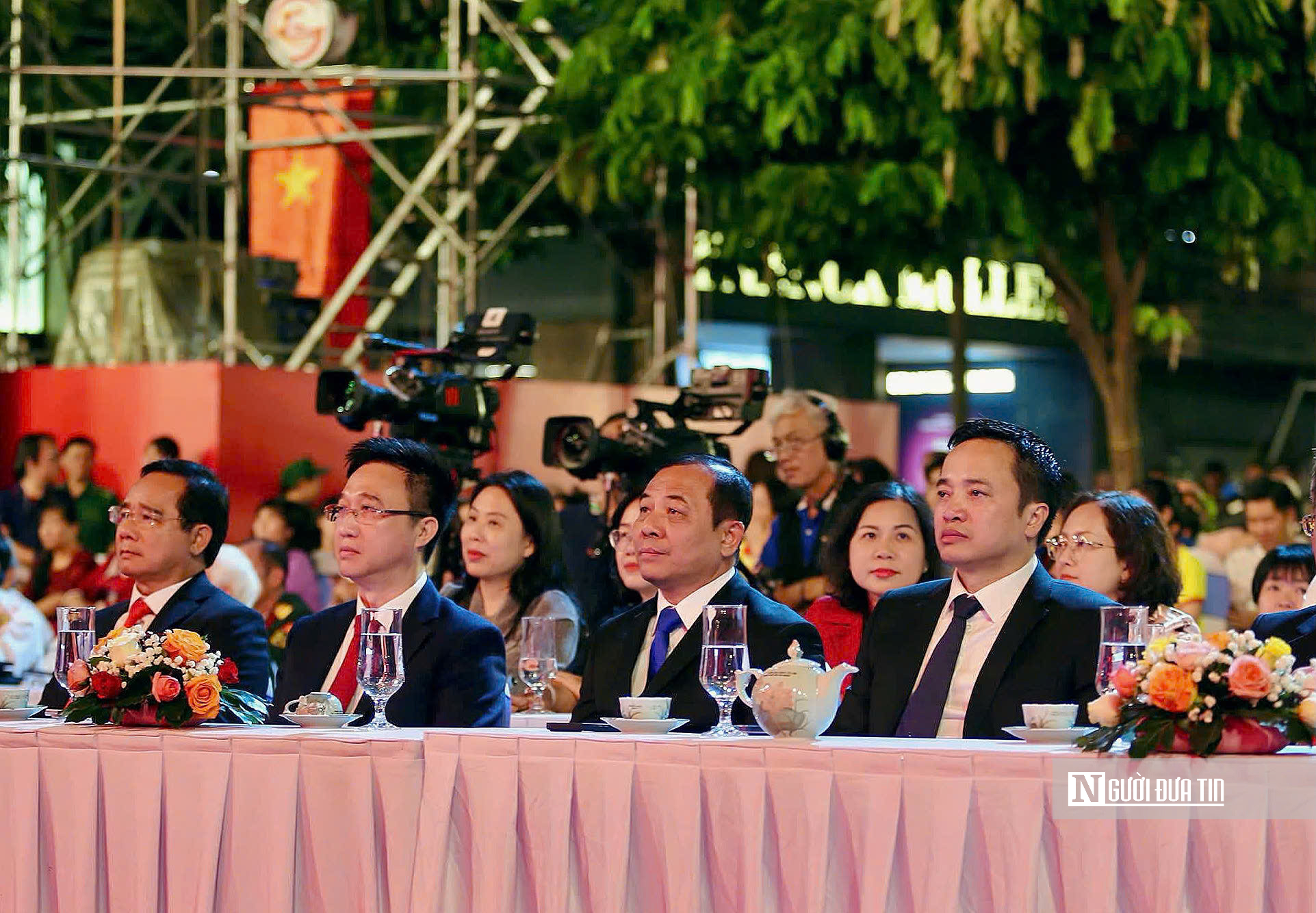 90 phút nghệ thuật đặc biệt tại Tp.HCM thắp lên niềm tin và khát vọng phát triển đất nước- Ảnh 1.