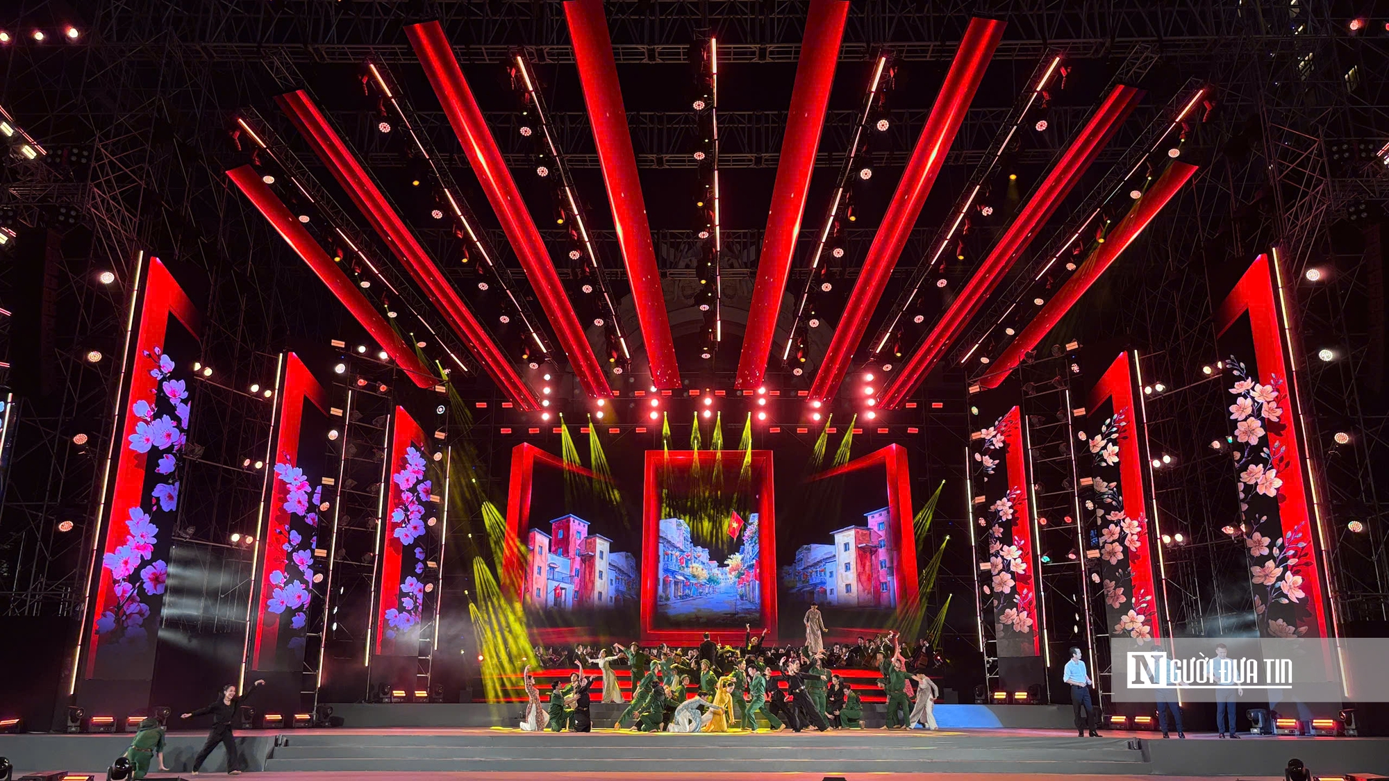 90 phút nghệ thuật đặc biệt tại Tp.HCM thắp lên niềm tin và khát vọng phát triển đất nước- Ảnh 3.