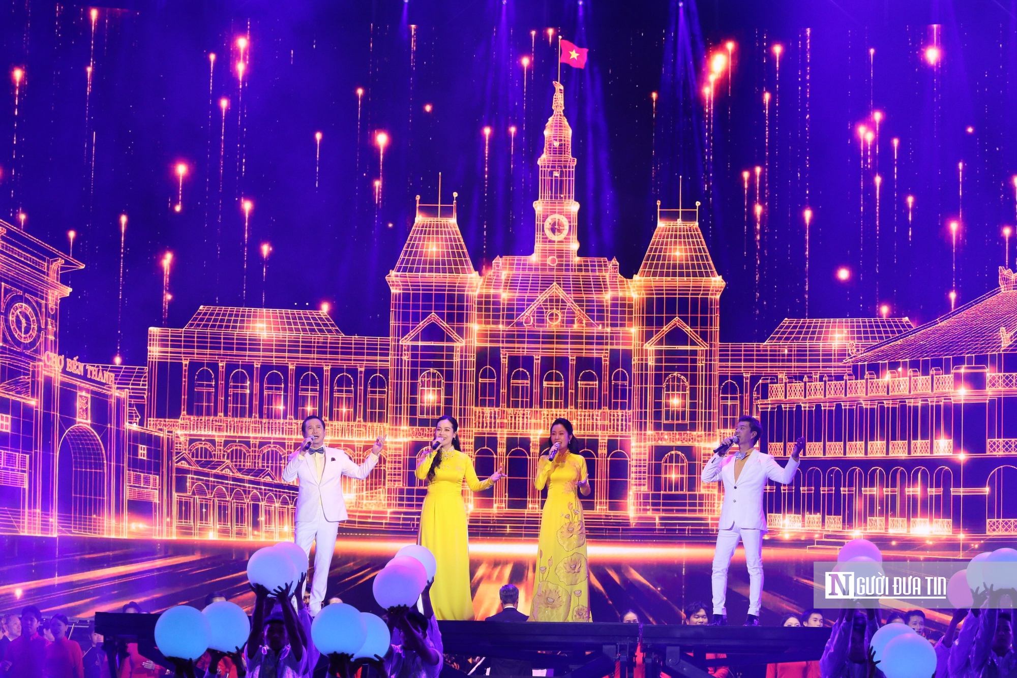 90 phút nghệ thuật đặc biệt tại Tp.HCM thắp lên niềm tin và khát vọng phát triển đất nước- Ảnh 5.