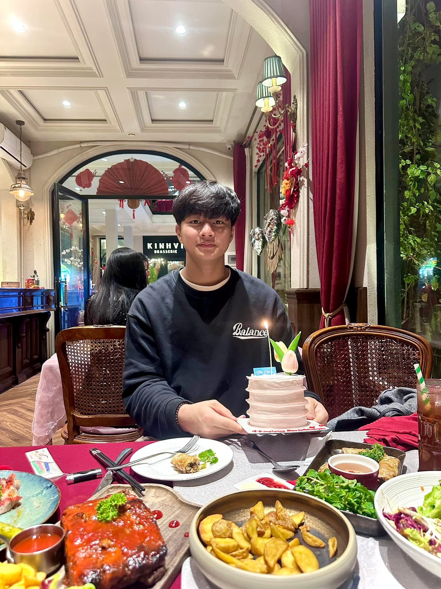 Người hùng của U23 Việt Nam với phong cách đời thường giản dị nhưng sáng bừng- Ảnh 9.