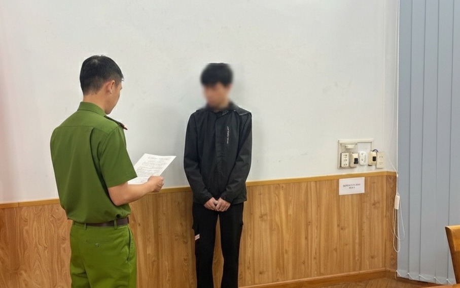 Vụ cướp ng&acirc;n h&agrave;ng ở Gia Lai: Ph&aacute;t hiện chiếc xe m&aacute;y bị ch&ocirc;n ở b&atilde;i đất trống - Ảnh 2.