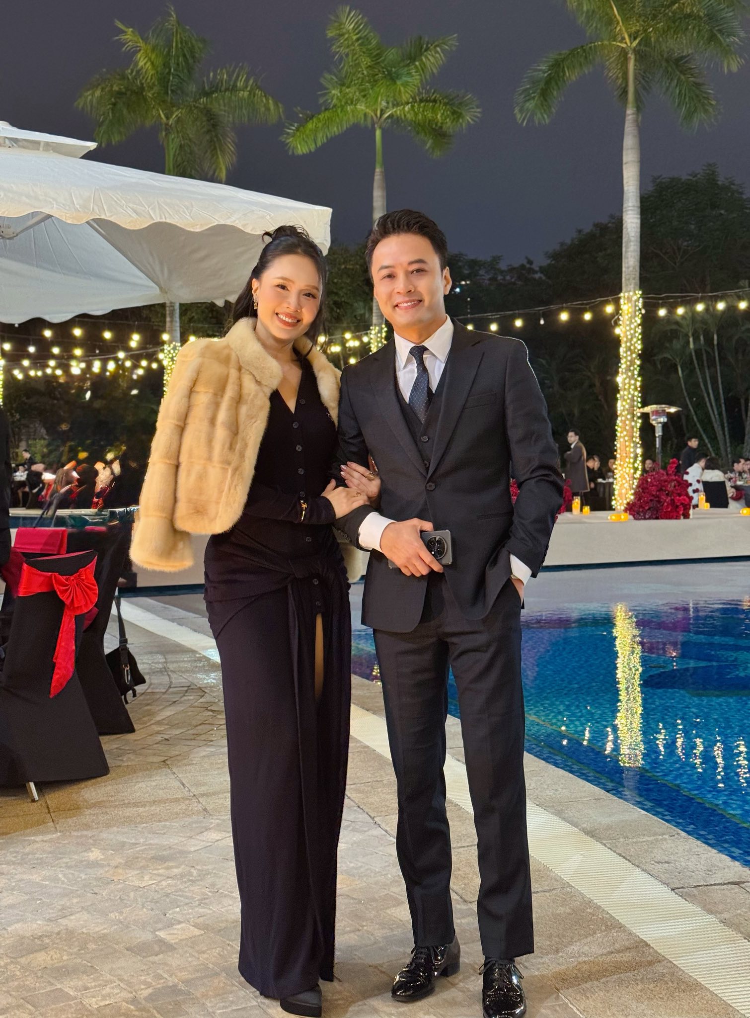 "Cặp đôi vàng" của phim truyền hình gây sốt mạng xã hội khi đăng ảnh hội ngộ sau nhiều năm- Ảnh 1. "Cặp đôi vàng" của phim truyền hình gây sốt mạng xã hội khi đăng ảnh hội ngộ sau nhiều năm- Ảnh 1.