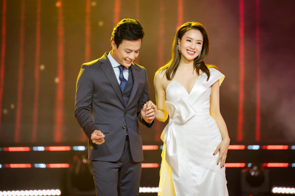 "Cặp đôi vàng" của phim truyền hình gây sốt mạng xã hội khi đăng ảnh hội ngộ sau nhiều năm- Ảnh 5. "Cặp đôi vàng" của phim truyền hình gây sốt mạng xã hội khi đăng ảnh hội ngộ sau nhiều năm- Ảnh 5.