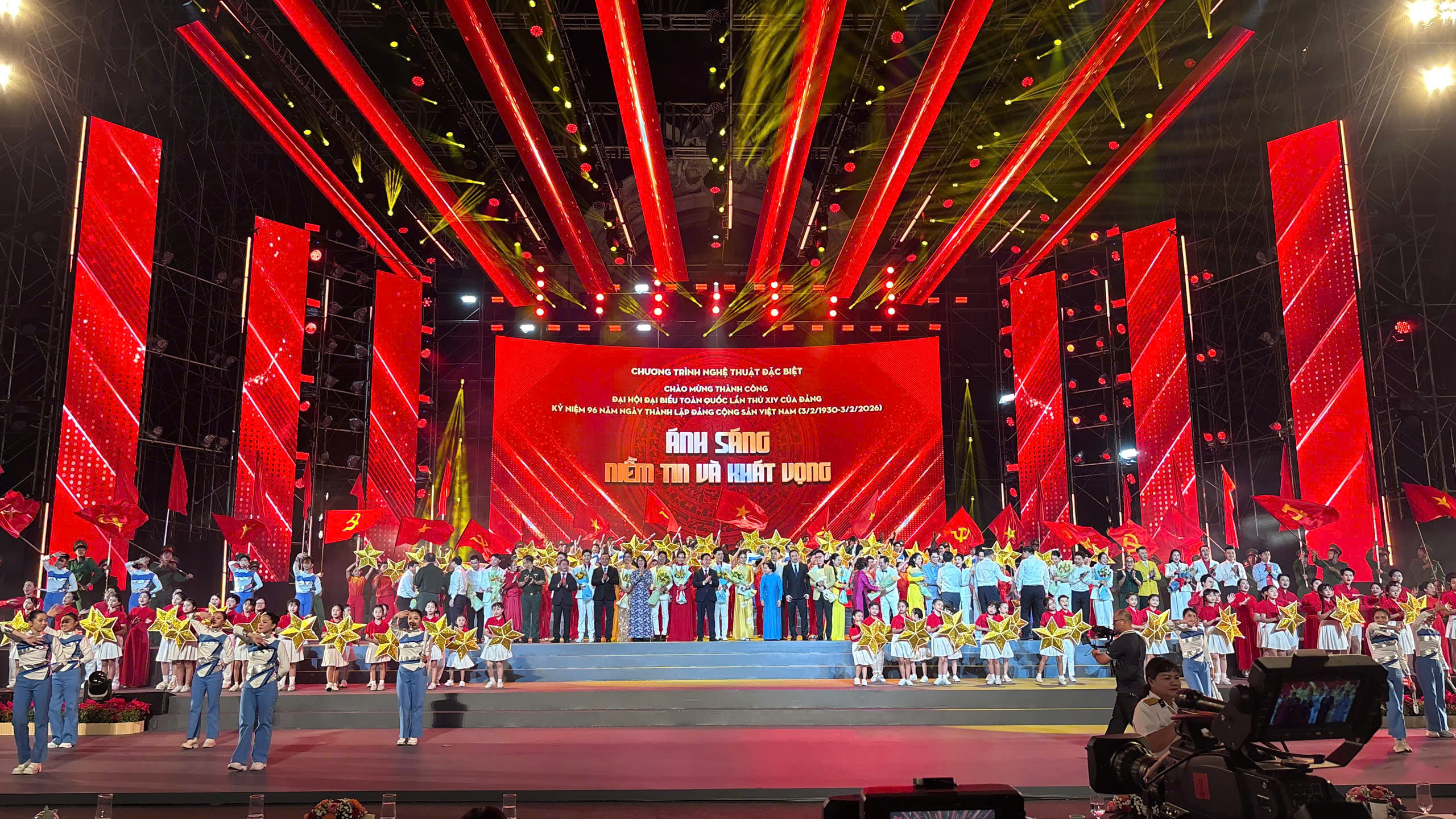 90 phút nghệ thuật đặc biệt tại Tp.HCM thắp lên niềm tin và khát vọng phát triển đất nước- Ảnh 12.