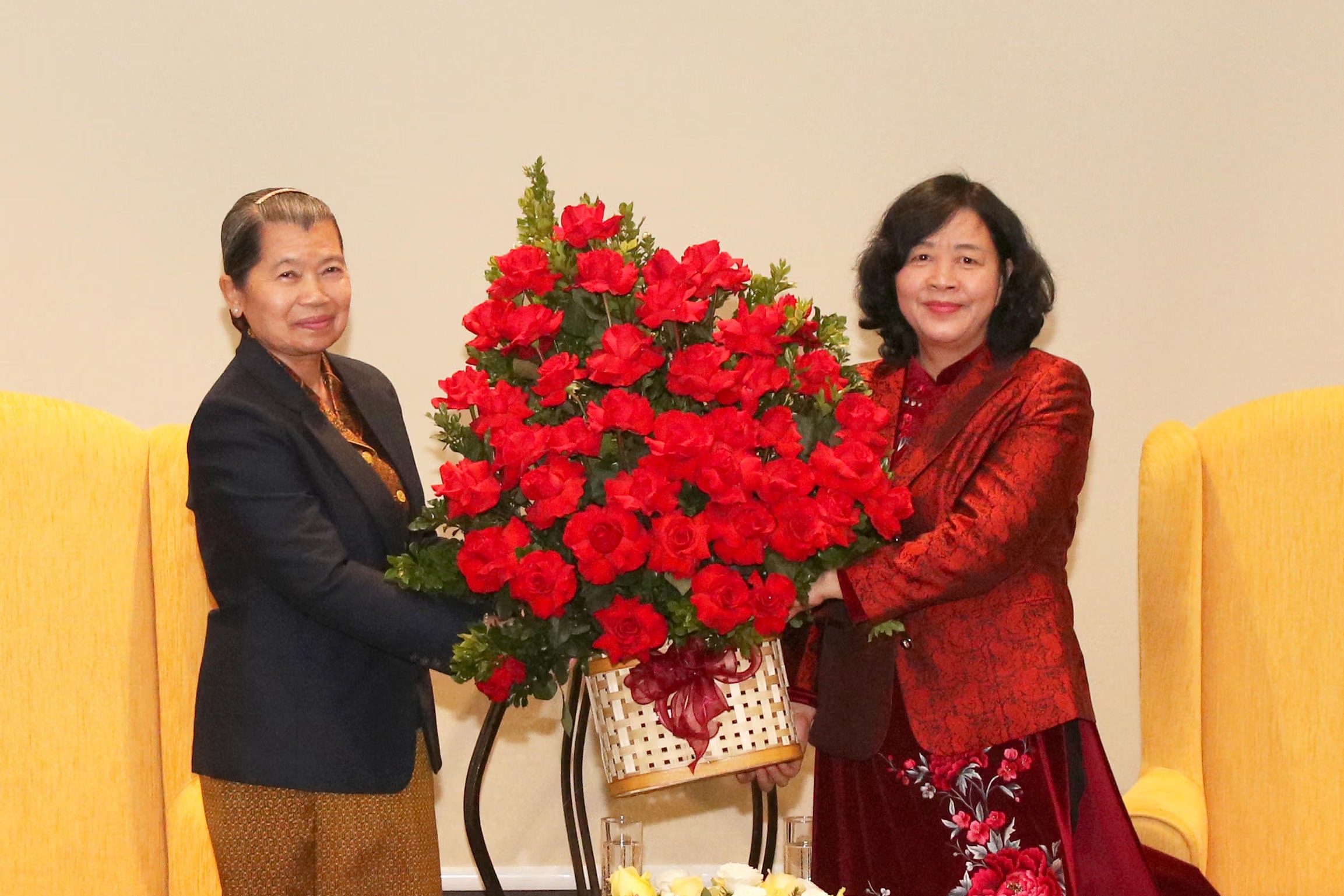 Vun đắp mối quan hệ giữa hai cơ quan Mặt trận Việt Nam và Campuchia- Ảnh 1.