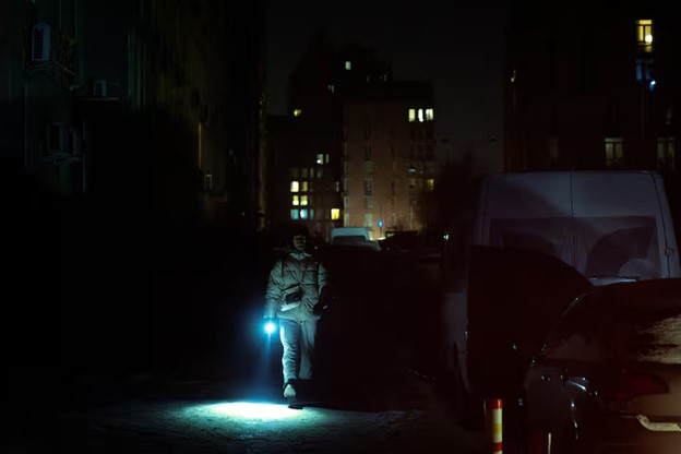 Nga kh&ocirc;ng k&iacute;ch thủ đ&ocirc; Ukraine g&acirc;y mất điện diện rộng - Ảnh 1.