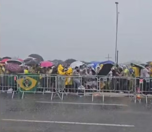 S&eacute;t đ&aacute;nh tr&uacute;ng đo&agrave;n m&iacute;t tinh khiến 72 người bị thương - Ảnh 1.