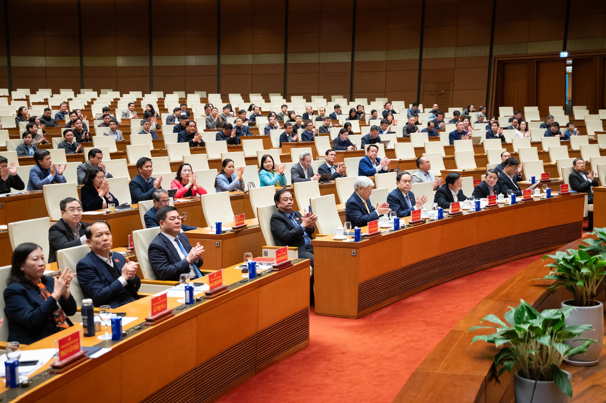 Chủ tịch Quốc hội chủ trì Hội nghị thông báo nhanh kết quả Đại hội XIV của Đảng- Ảnh 1.