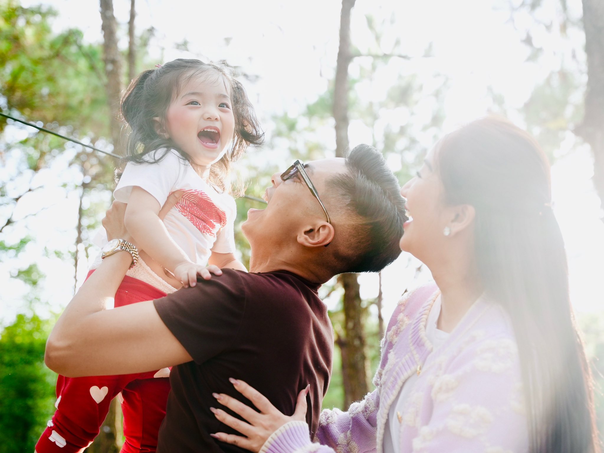 Con gái út nhà Khánh Thi - Phan Hiển "đốn tim" khán giả vẻ ngoài xinh xắn, đáng yêu như thiên thần  - Ảnh 5.