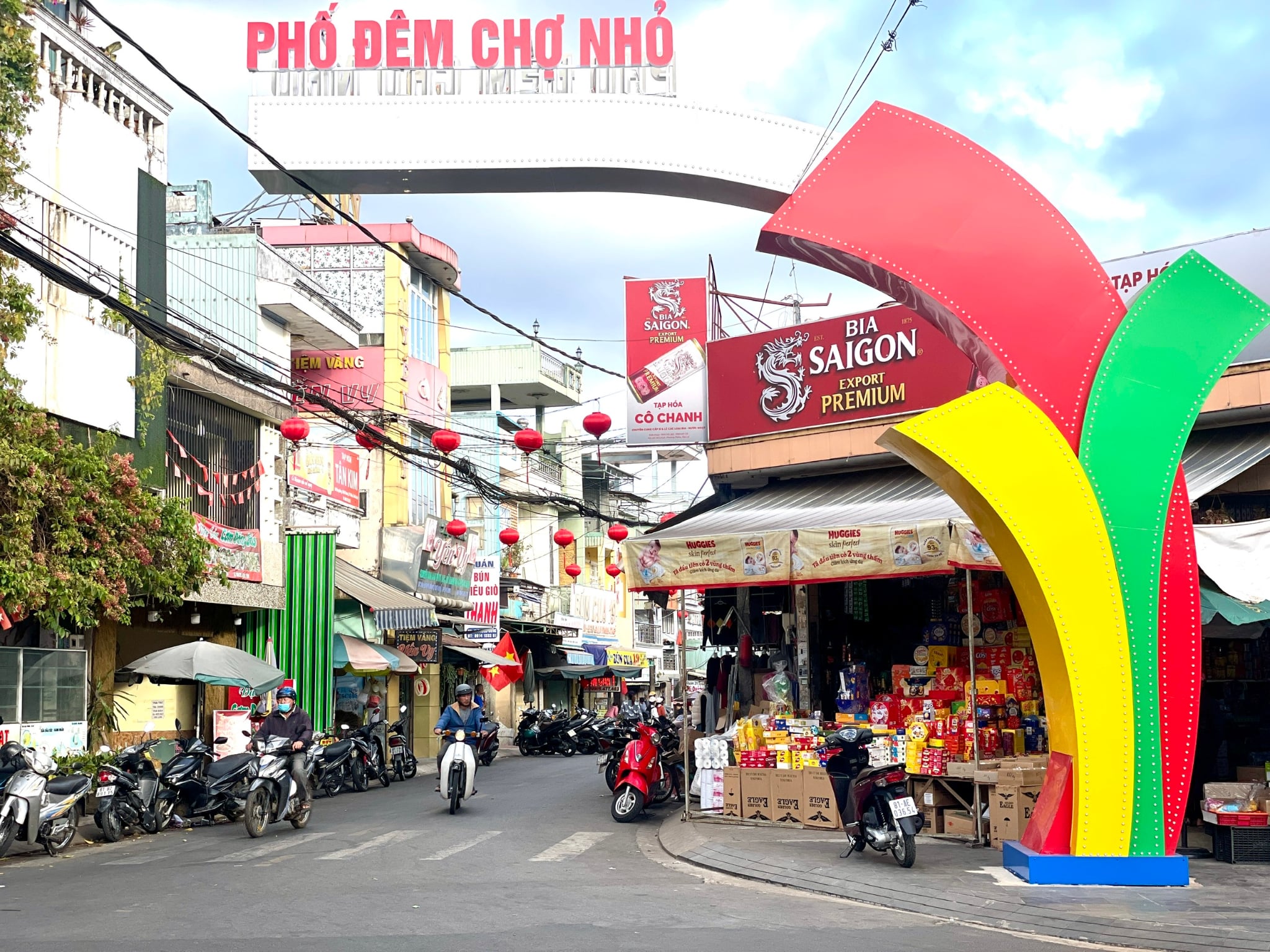 Phố đêm chợ nhỏ Pleiku - Ảnh 7.