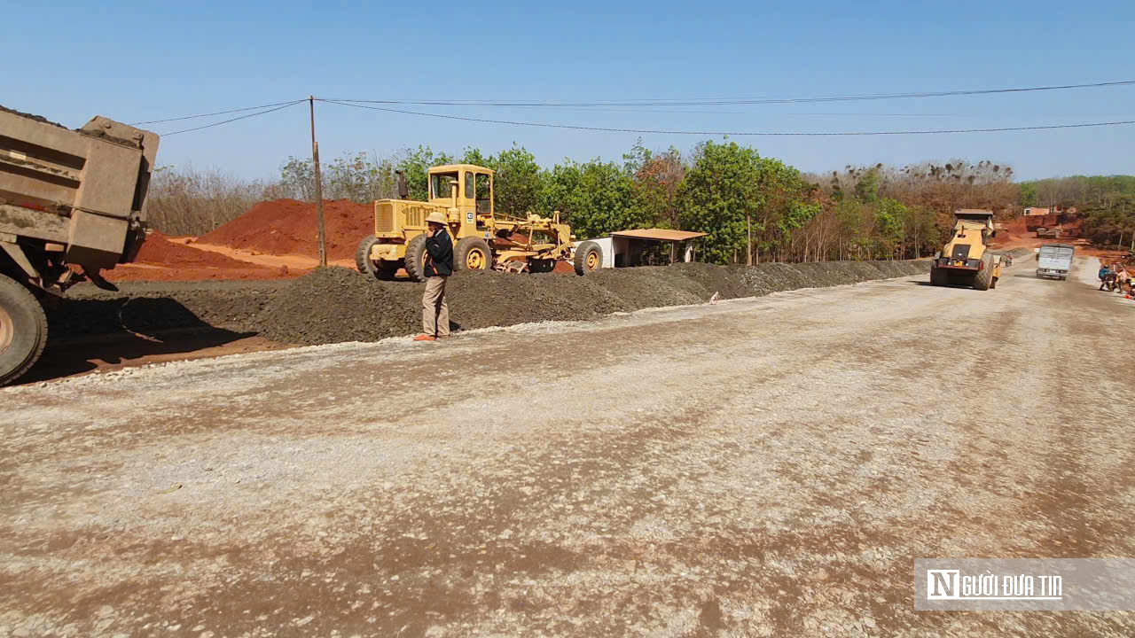 Hối hả trên công trường ĐT.753, khơi thông động lực phát triển vùng- Ảnh 1. Hối hả trên công trường ĐT.753, khơi thông động lực phát triển vùng- Ảnh 1.
