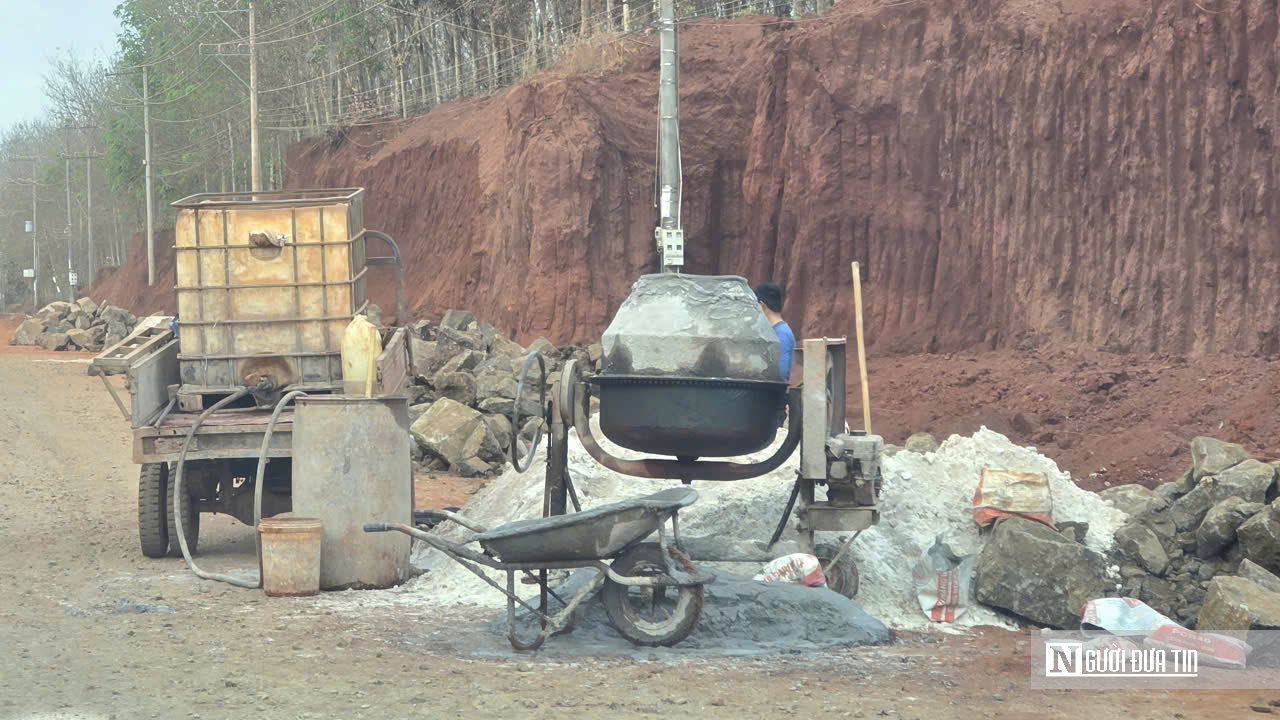 Hối hả trên công trường ĐT.753, khơi thông động lực phát triển vùng- Ảnh 5. Hối hả trên công trường ĐT.753, khơi thông động lực phát triển vùng- Ảnh 5.