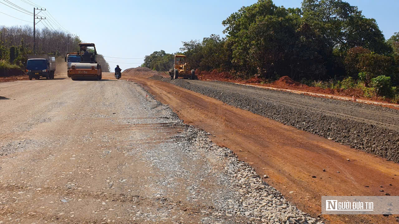 Hối hả trên công trường ĐT.753, khơi thông động lực phát triển vùng- Ảnh 6. Hối hả trên công trường ĐT.753, khơi thông động lực phát triển vùng- Ảnh 6.