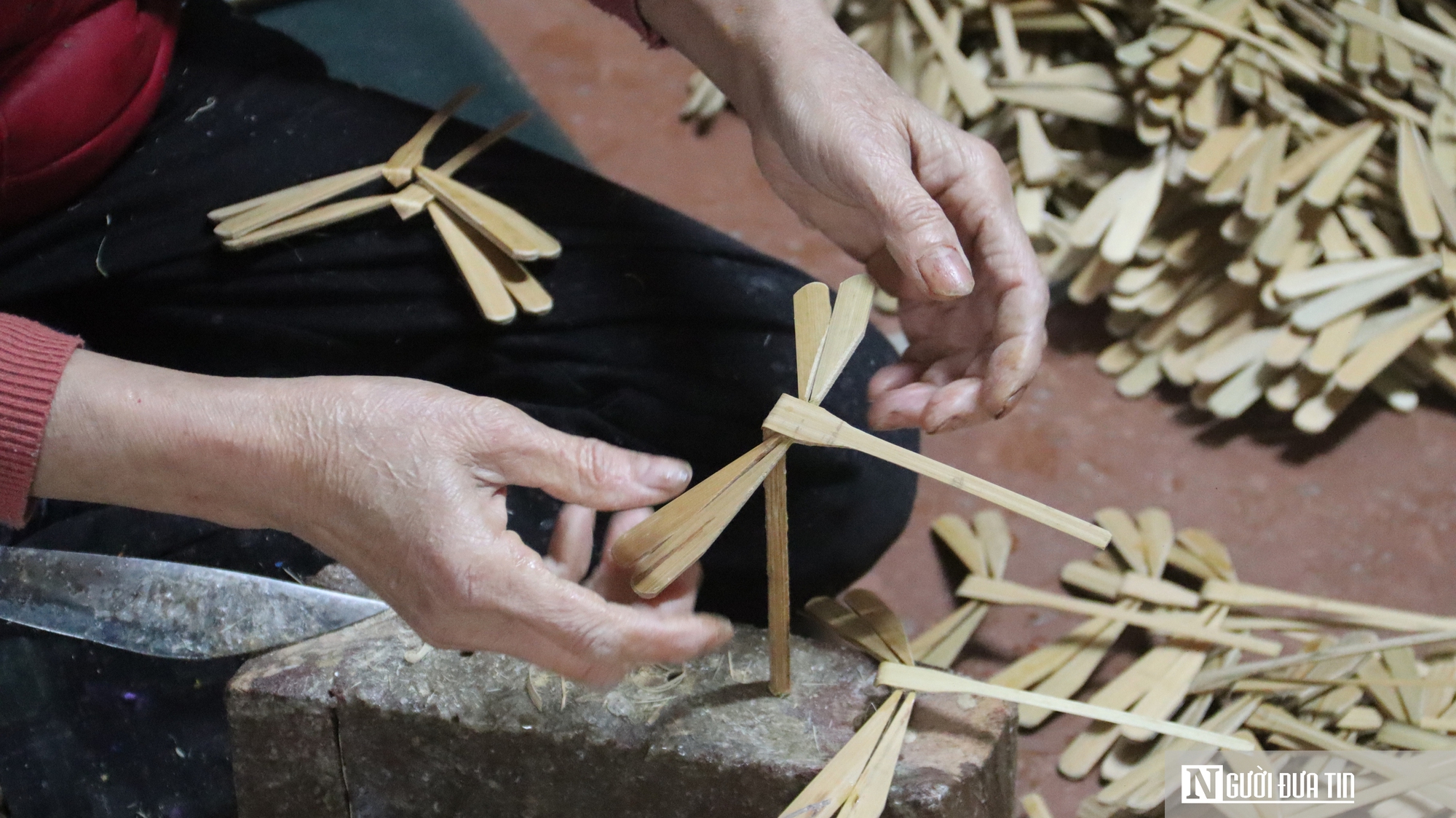 Chuồn chuồn tre Thạch Xá, đơn hàng "cháy" dịp Tết nhưng trăn trở nỗi lo người làm - Ảnh 3.