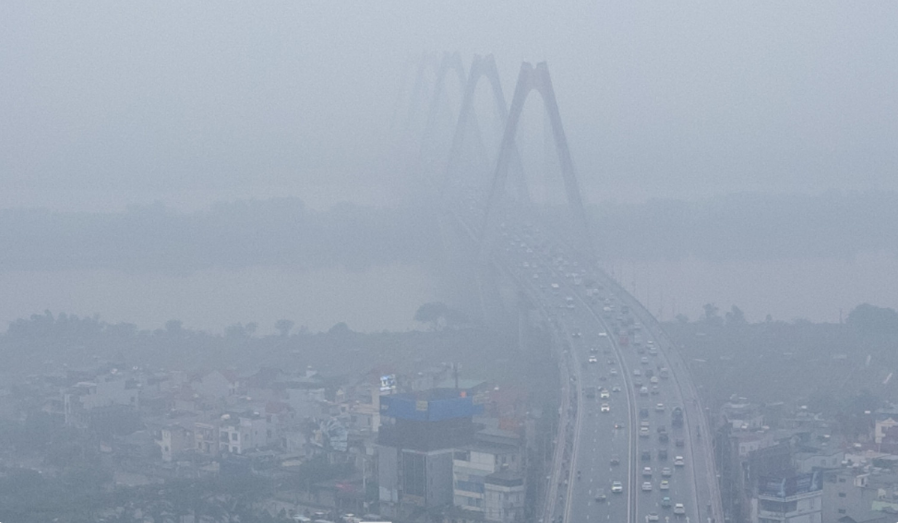 Hà Nội chìm trong ô nhiễm mức tím, không khí miền Bắc tiếp tục xấu đi cận Tết - Ảnh 1.