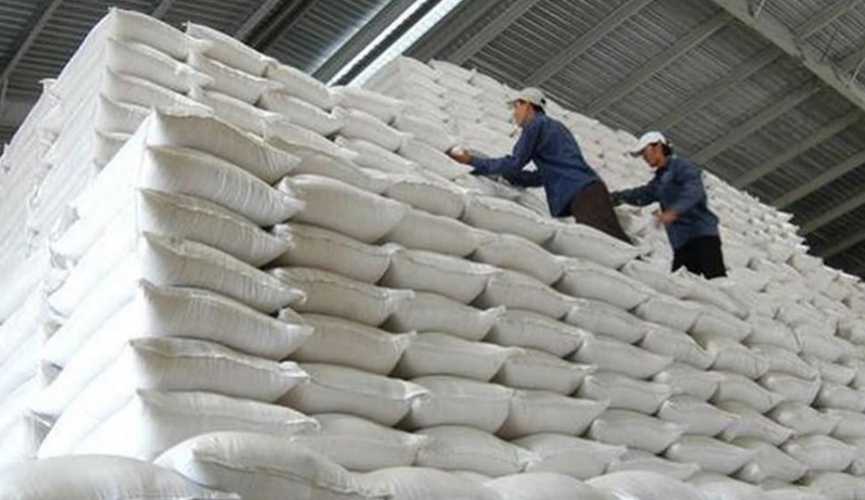 Hơn 4.100 tấn gạo từ kho dự trữ quốc gia kịp đến tay người dân trước Tết Bính Ngọ - Ảnh 1.