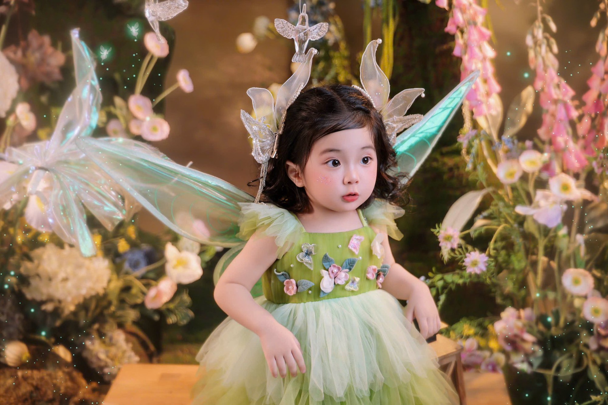 Con gái út nhà Khánh Thi - Phan Hiển "đốn tim" khán giả vẻ ngoài xinh xắn, đáng yêu như thiên thần  - Ảnh 2.