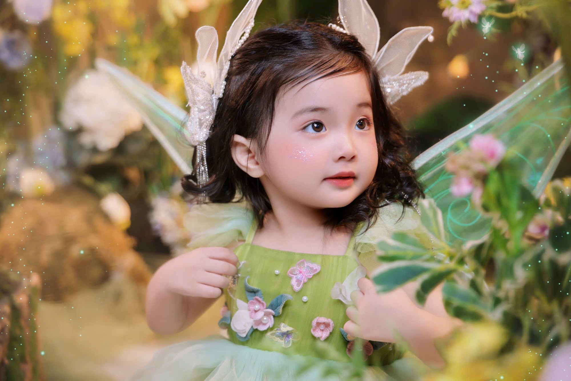 Con g&aacute;i &uacute;t nh&agrave; Kh&aacute;nh Thi - Phan Hiển "đốn tim" kh&aacute;n giả vẻ ngo&agrave;i xinh xắn, đ&aacute;ng y&ecirc;u như thi&ecirc;n thần  - Ảnh 4.