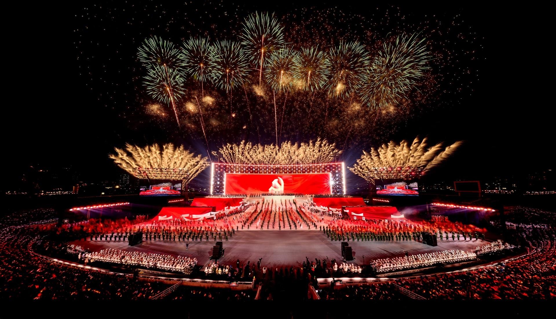 Từ “đảo pháo hoa” 365 ngày, “thành phố pháo hoa” không ngủ đến đại nhạc hội pháo hoa tại Hà Nội và dấu ấn Sun Group - Ảnh 1.