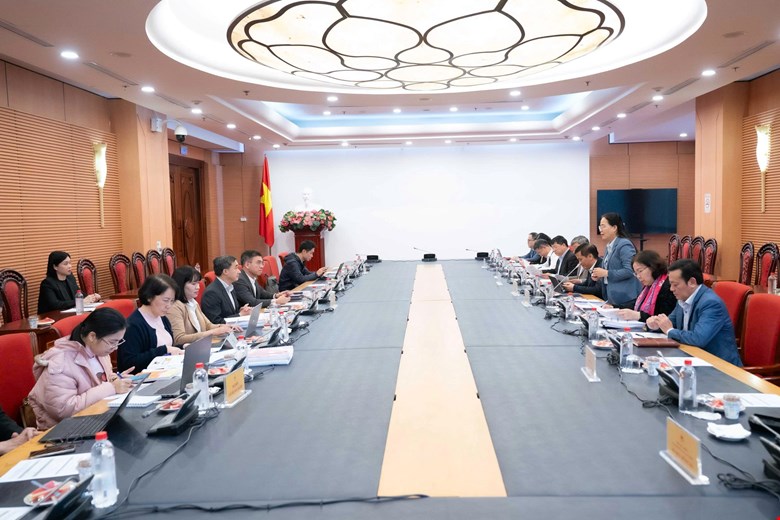 Dự kiến sẽ trình Quốc hội sửa luật BHXH và Luật Phòng, chống tác hại của thuốc lá- Ảnh 1.