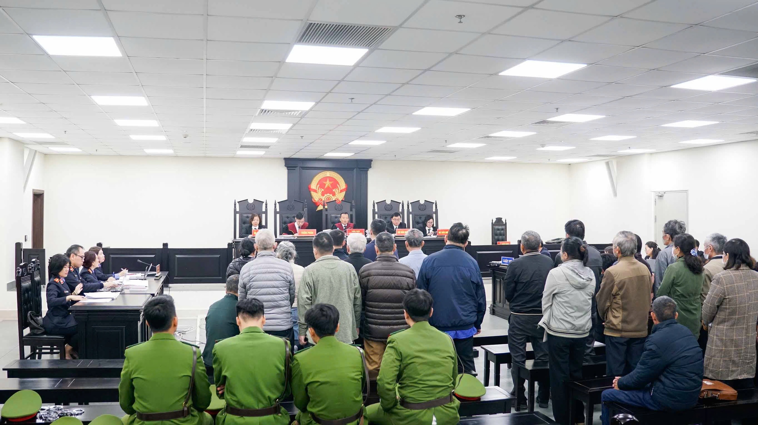 Giám đốc BHXH nhận hối lộ 700 triệu đồng “để anh em vui”- Ảnh 2. Giám đốc BHXH nhận hối lộ 700 triệu đồng “để anh em vui”- Ảnh 2.