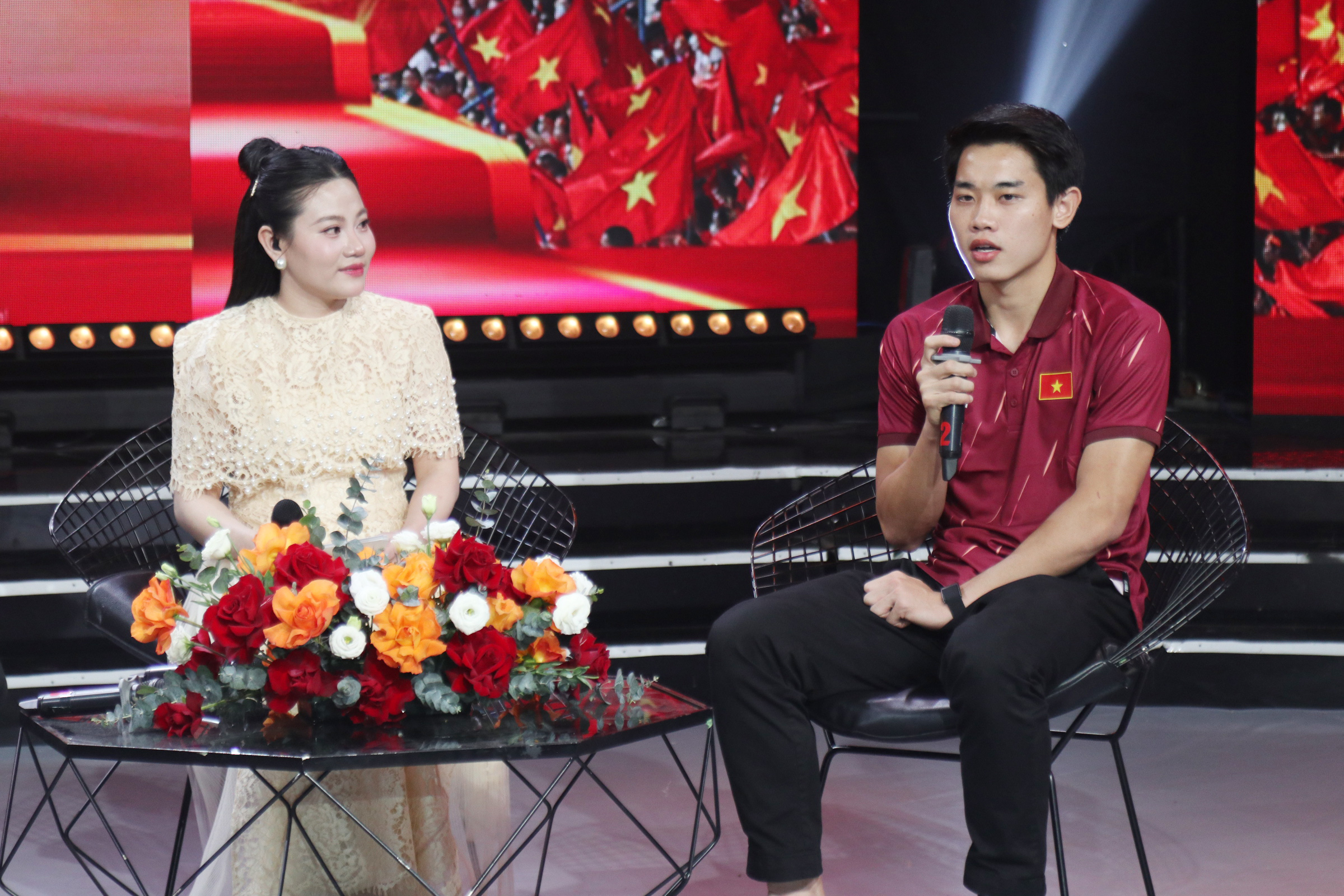 Bữa tiệc 180 mâm cỗ tri ân tới bà con của gia đình cầu thủ Đình Bắc - Ảnh 6.