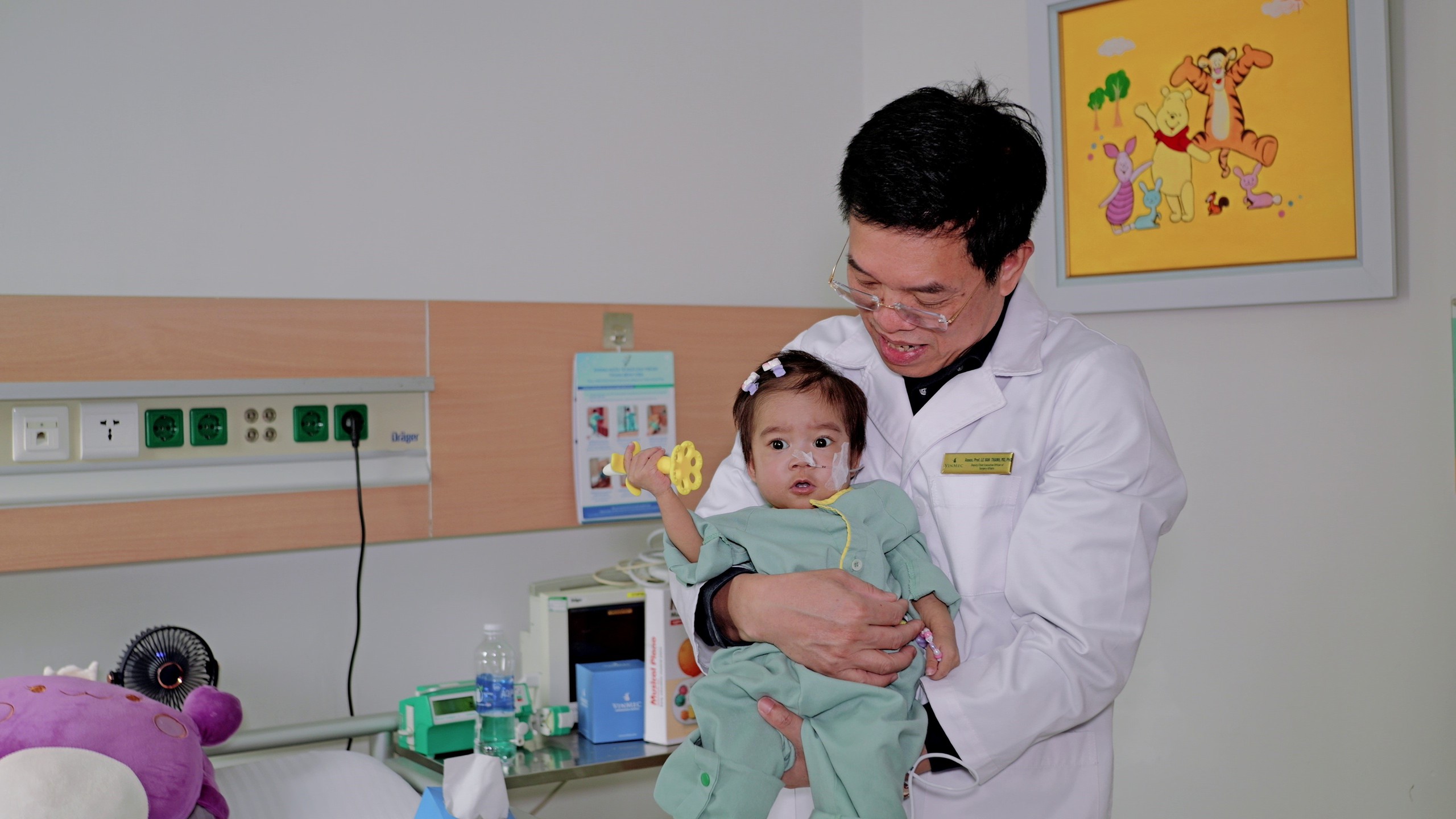 Kỳ tích ghép gan cho bé gái gần 1 tuổi, cân nặng chỉ 5,3 kg tại Vinmec Times City - Ảnh 4.