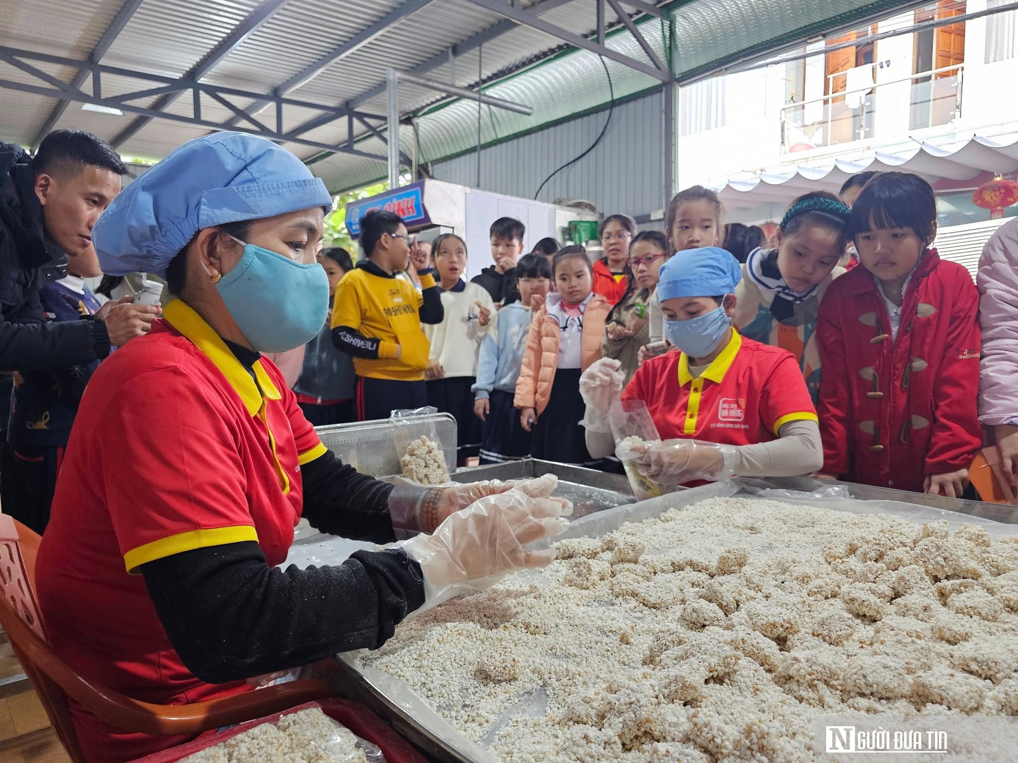 Giữ "hồn cốt" làng nghề truyền thống, "khoác áo mới" cho hương vị Tết xưa Đà Nẵng- Ảnh 3.