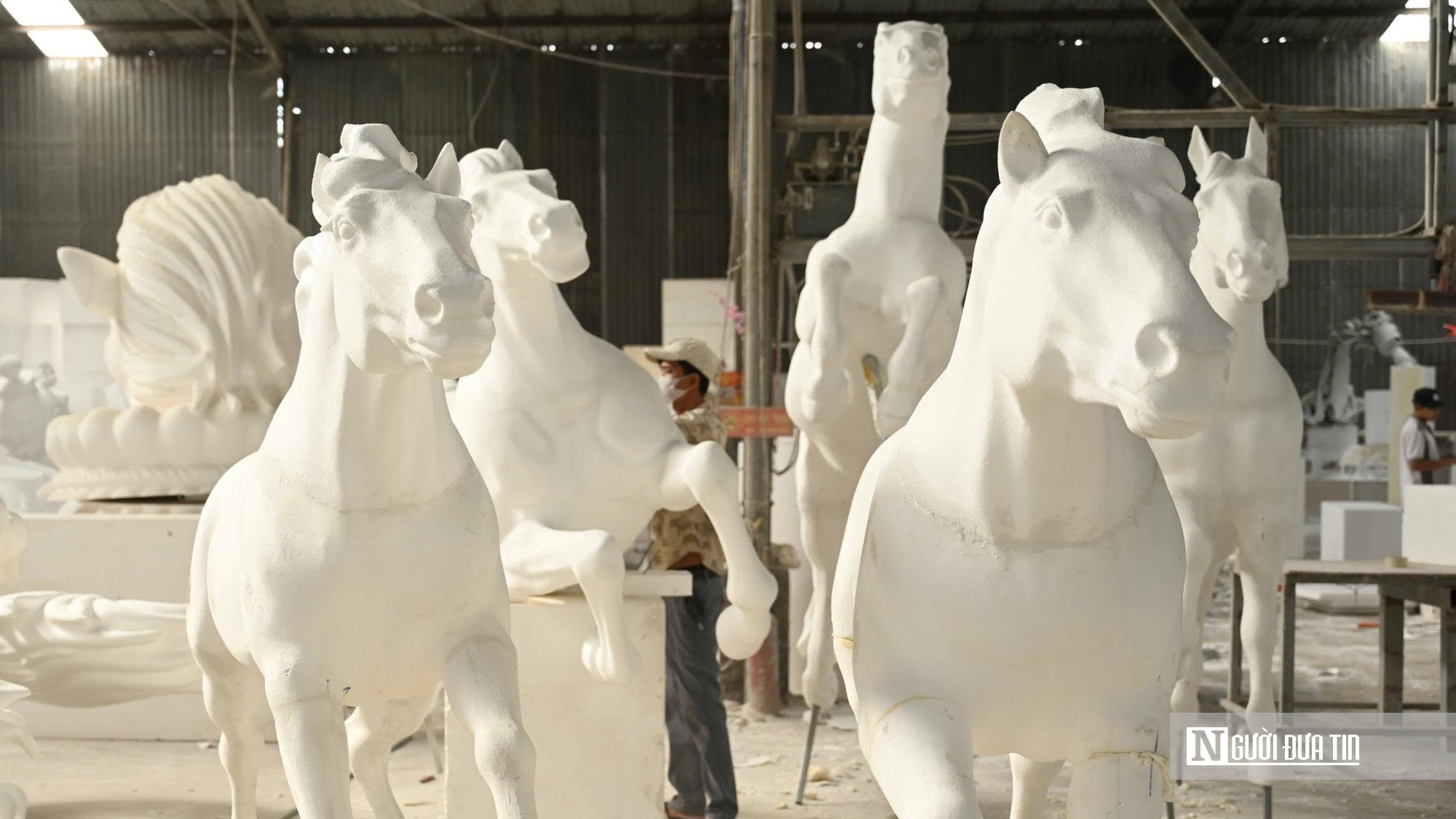 Xưởng linh vật ngựa tất bật vào vụ Tết Bính Ngọ 2026 tại Đồng Nai - Ảnh 5.