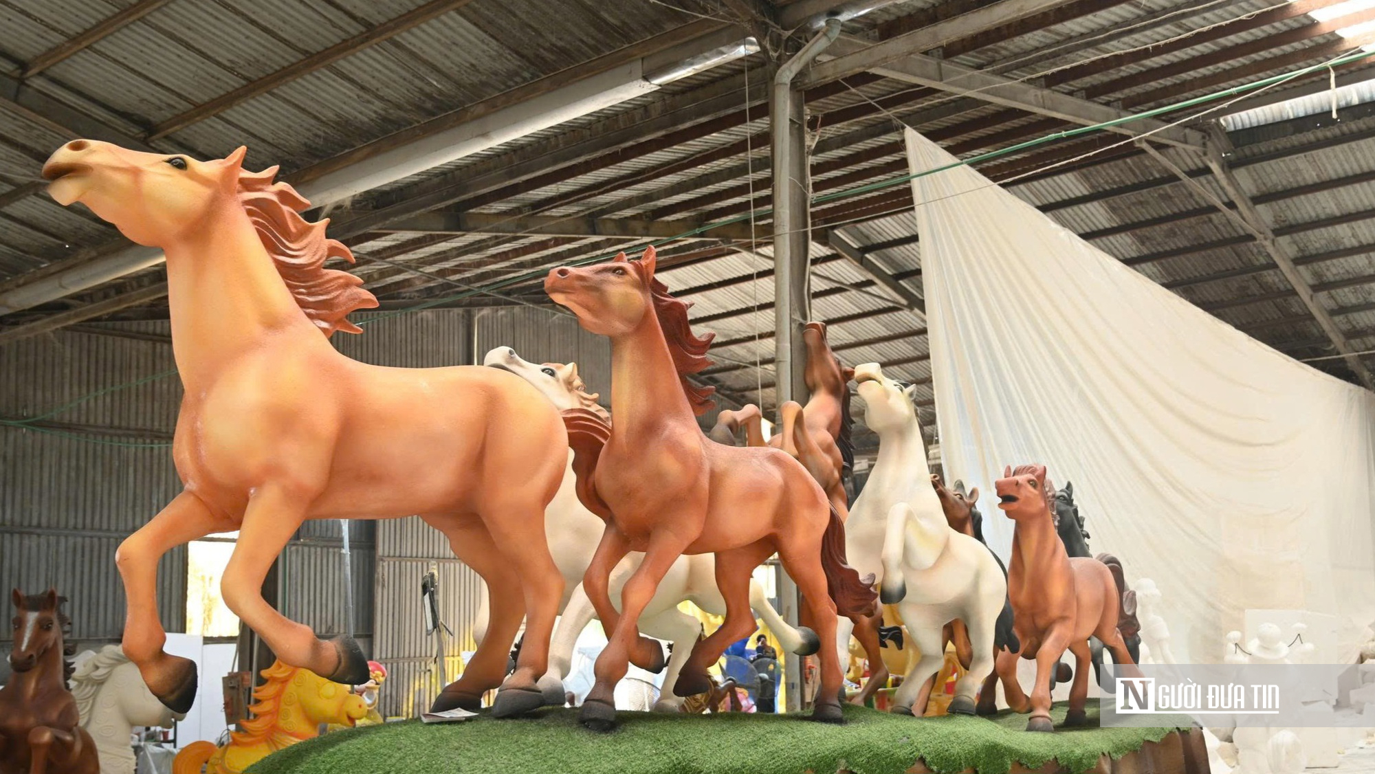 Xưởng linh vật ngựa tất bật vào vụ Tết Bính Ngọ 2026 tại Đồng Nai - Ảnh 13.