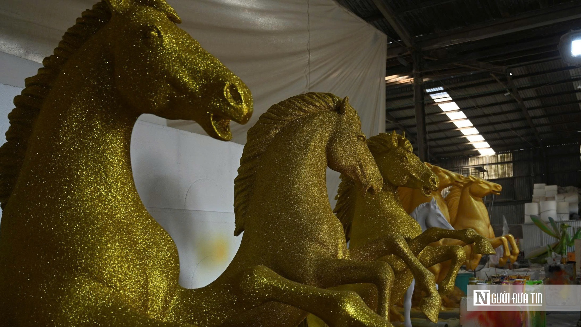 Xưởng linh vật ngựa tất bật vào vụ Tết Bính Ngọ 2026 tại Đồng Nai - Ảnh 14.