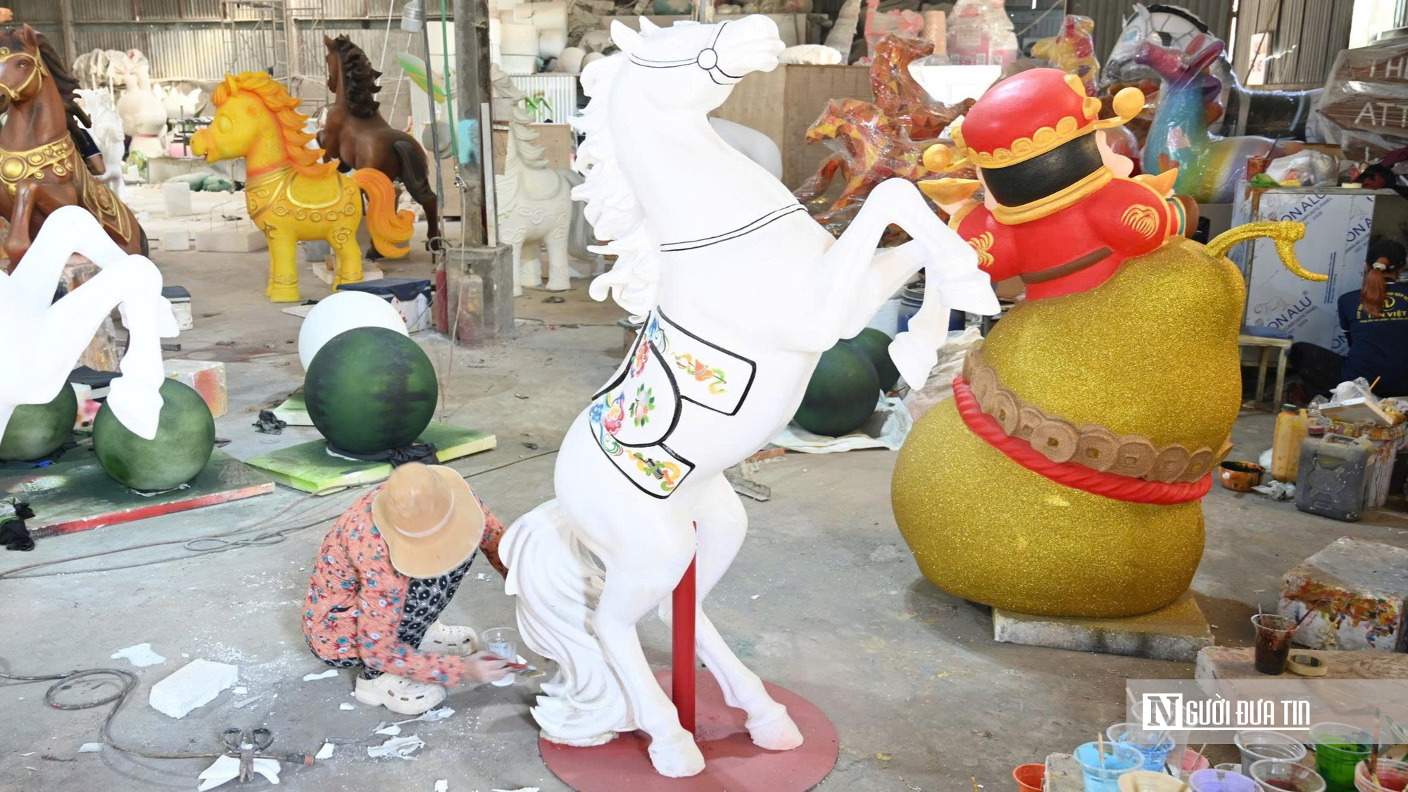 Xưởng linh vật ngựa tất bật vào vụ Tết Bính Ngọ 2026 tại Đồng Nai - Ảnh 15.